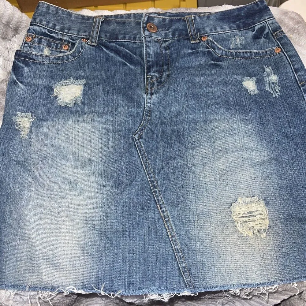 American Eagle Hi-Rise Mini Skirt Denim Distressed Size 6 Raw Hem Length 17”